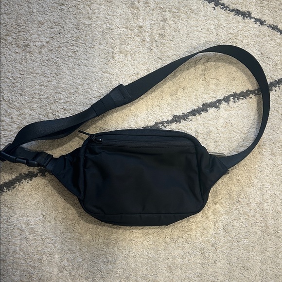 Lululemon Everywhere Belt Bag - Picture 2 of 2